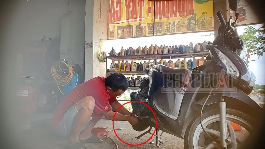 Clip Tiệm phá xe ở Thủ Đức Đồng Xoài, Clip bắt quả tang tiệm sửa xe phá xe của khách lấy tiền, Clip bắt quả tang tiệm sửa xe ở quốc lộ 1 phá xe của khách vòi tiền thay phụ tùng, Clip tiệm sửa xe Rạch lốp phá xe trên Quốc lộ 1 khu cầu vượt Linh Xuân, Clip tiệm sửa xe khu cầu vượt Linh Xuân phá xe của khách, Clip tiệm sửa xe trên quốc lộ 1 rạch lốp phá xe của khách, Clip tin tức, Clip tin tức pháp luật