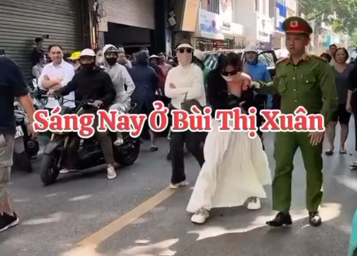 Clip đánh ghen Bùi Thị Xuân Hà Nội, Full clip đánh ghen trên phố Bùi Thị Xuân, Clip cô gái bị đánh ghen trên phố Bùi Thị Xuân, Thông tin mới nhất vụ đánh ghen trên phố Bùi Thị Xuân, Clip đánh ghen mới nhất, Clip đánh ghen ở Hà Nội