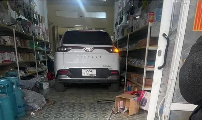 Clip nữ tái xe đánh lái ô tô tránh xe máy tông vào nhà dân khiến một bé gái 17 tháng tuổi tử vong, Clip ô tô tránh xe máy lao vào nhà dân tông tử vong bé gái ở Tuyên Quang, Clip tránh xe máy ô tô tông vào bé gái tử vong, Clip tai nạn giao thông, Clip tai nạn giao thông như phim hành động, Clip tai nạn giao thông KINH HOÀNG giữa 3 ô tô ở ngã tư như Phim Hành Động Mỹ, Clip đối tượng đánh nữ sinh dã man sau khi gây tai nạn giao thông, Tai nạn giao thông ô tô tông loạt xe máy ở Quảng Ninh, Clip mẹ trông con bất cẩn gây tai nạn giao thông, Clip tai nạn giao thông kinh hoàng trên cao tốc Nội Bài Lào Cai, Clip tránh xe máy ô tô tông một bé gái tử vong ở Tuyên Quang, Giao thông quanh ta, Video clip giao thông, Clip giao thông, Clip tin tức