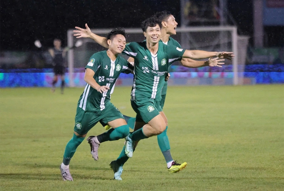 Video Highlights Trường Tươi Bình Phước 2-0 Đồng Tháp 2025.04.26 Công Phương sút phạt THẦN SẦU, Video bóng đá V League, Bóng đá Việt Nam, Clip bóng đá Việt Nam, Clip Công Phượng sút phạt trực tiếp, Clip Công Phượng ghi bàn từ chấm đá phạt, Clip Công Phượng sút phạt thành bàn