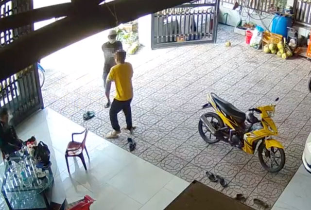 Clip người bố của nữ sinh bị tai nạn ở Vĩnh Long dùng súng bắn tài xế gây tai nạn, Vụ người đàn ông tự sát sau khi nổ súng bắn một người khác, Clip Người đàn ông tự sát sau khi dùng súng tự chế bắn tài xế gây tai nạn khiến con mình chết, Clip Thông tin mới nhất vụ người đàn ông nổ súng bắn người rồi tự sát ở Vĩnh Long, Clip tin tức, Clip tin tức pháp luật, Clip HOT NHẤT MXH hôm nay