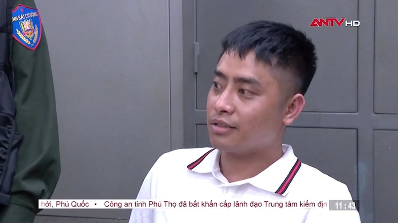 Clip lời khai của Bùi Đình Khánh, Clip lời khai với thái độ bất cần của Bùi Đình Khánh, Clip vây bắt đối tượng Bùi Đình Khánh tội phạm nổ súng khiến sỹ quan cảnh sát hy sinh, Clip cận cảnh đối tượng Bùi Đình Khánh, Clip tin tức, Clip tin tức pháp luật, Clip hot nhất hôm nay, Clip Bùi Đình Khánh tỏ thái độ không hề sợ hãi tại cơ quan công an, Clip lời khai tường tận với thái độ bất cần của Bùi Đình Khánh