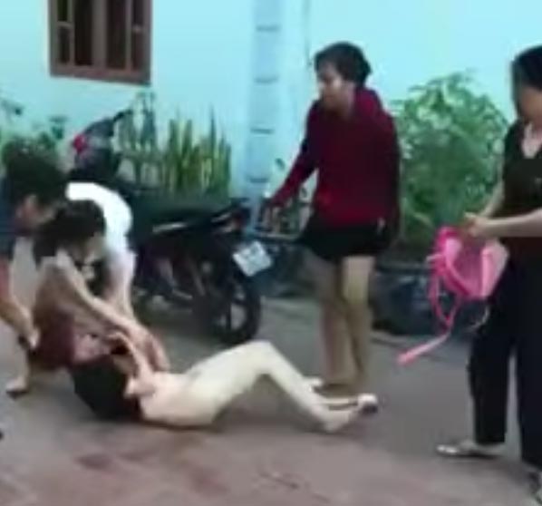 Clip mẹ chồng đi đánh ghen lộ đồ tiểu tam cùng với con dâu, Cả họ đi đánh ghen lột đồ tiểu tam, Clip đánh ghen lột đồ thọc bím giữa đường mới nhất, Đánh ghen em tiểu tam trơ trẽn, Clip đánh ghen lột đồ xé quần chip tiểu tam lộ bím, Clip đánh ghen lột đồ tiểu tam trong nhà nghỉ CỰC CĂNG, Clip đánh ghen lột sạch đồ tiểu tam trong nhà nghỉ, Clip đánh ghen lột đồ trà xanh trong nhà nghỉ, Clip đánh ghen lột đồ lộ ti, Clip gái xinh bị đánh ghen lột đồ trong nhà nghỉ, Clip đánh ghen lột đồ trong khách sạn, Clip đánh ghen lột đồ trên phố, Clip đánh ghen lột đồ lộ vú, Clip đánh ghen lột đồ ở Bắc Ninh, Clip gái xinh dân tộc đánh ghen lột đồ, Clip đánh ghen lột đồ trong nhà nghỉ, Đánh ghen lột đồ mới nhất, Clip đánh ghen hội đồng lột đồ, Clip đánh ghen lột đồ kinh hoàng, Clip Đánh ghen mới nhất, Clip đánh ghen mới nhất trần như nhộng, Clip đánh ghen mới nhất ở Quảng Ninh, Clip đánh ghen mới nhất ông chồng cặp với máy bay bà giờ, Clip thông tin vụ đánh ghen mới nhất trần như nhộng, Clip đánh ghen mới nhất ông chồng lái mbbg, Đánh ghen lột đồ thọc bím giữa đường, Clip đánh ghen lột đồ trần truồng giữa đường, Clip Sugar Baby bị đánh ghen lột đồ, Clip đánh ghen lột độ thọc bím QUÁ NÓNG, Clip đánh ghen lột đồ thọc bím