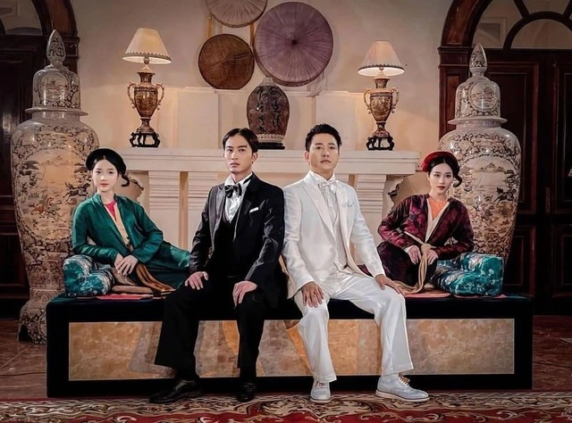 Câu chuyện của Đào, phở và piano tái hiện lại không khí trong 60 ngày đêm từ cuối năm 1946 đến đầu năm 1947 trong trận chiến bảo vệ Hà Nội....Xem Phim Đào Phở Và Piano Full HD Online, Watch Movie Peach Blossom Pho and Piano Full Free Online, Xem Phim Đào Phở Và Piano, Xem Xem Phim Đào Phở Và Piano Tuấn Hưng, Xem Phim Đào Phở Và Piano Online miễn phí, Phim Việt Nam, Phim làng quê Việt Nam, Phim gia đình Việt Nam, Phim chiếu rạp, Phim Lẻ Chiếu Rạp