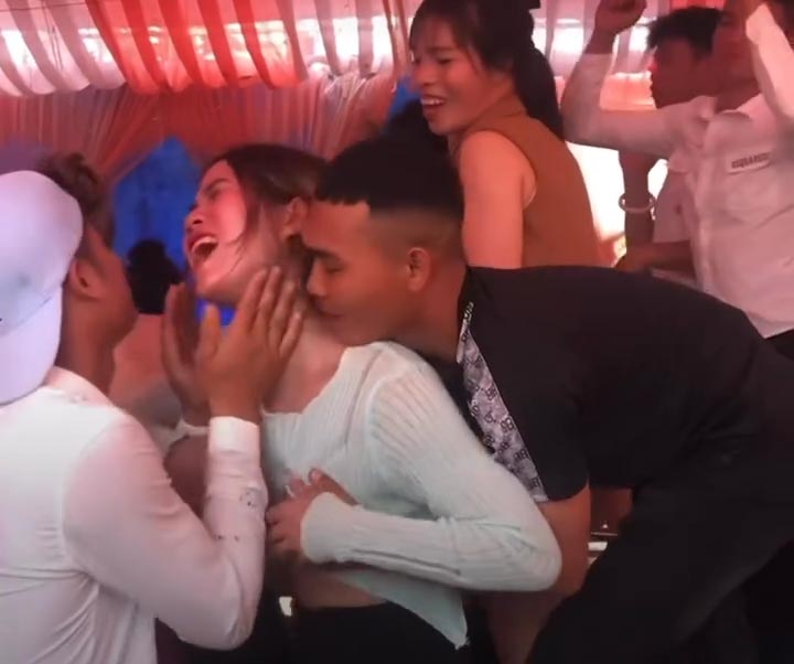 Clip em gái nhảy sexy thác loạn trong đám cưới cho các anh trai bóp vú thoải mái, Clip em gái nhảy thác loạn trong đám cưới cho các anh trai bóp vú thỏa thích, Clip gái xinh nhảy đám cưới, Clip em gái xinh nhảy sexy trong đám cưới, Bạn gái cũ đến đám cưới chú rể tạt bùn vào cô dâu, Nữ sinh nụ cười tỏa nắng xinh nhất, Clip cô dâu chú rể bị Tạt Chất Bẩn đầy người trong ngày cưới ở Hà Tĩnh, Bigo Bé Lina show hình xăm cực chất FULL cuối video, Clip nhóm trai gái nam nữ nhảy khỏa thân thác loạn trong khách sạn, Clip nhảy thac loan trong đám cưới, Clip gái xinh body đẹp nhảy sexy, Clip gái xinh nhảy sexy, Clip gái xinh cute nhảy sexy dance, Gái xinh 18+ nhảy sexy, Clip gái xinh vú đẹp nhảy sexy, Clip gái xinh Việt cute nhảy sexy gợi tình, Clip gái xinh show hàng đẹp nhảy sexy, Clip gái xinh show hàng nhảy sexy
