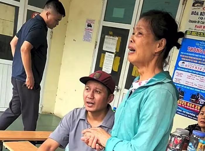 Thông tin một người phụ nữ đồng bào Mường (Phú Thọ) đi rửa bát thuê ở Hà Nội, khi về quê bị ép 2,5 triệu tiền taxi đang gây phẫn nộ...Clip thông tin người phụ nữ nghèo bị ép trả 2.5 triệu tiền taxi cho quãng đường 70 km, Clip người phụ nữ bị thu 2.5 triệu tiền taxi cho 70km, Clip thông tin người phụ nữ bị ép trả 2.5 triệu tiền taxi cho 70 km, Clip tin tức, Clip tin tức pháp luật, Video clip giao thông, Tin tức giao thông, Tin tức cuộc sống, Tin tức đời sống, Tin tức nóng 24h trong ngày, Tài Xế Taxi 2, Tài Xế Taxi, Clip tài xế taxi chặt chém Mỹ Đình Nội Bài, Thực hư vụ taxi chặt chém thu 4 triệu 2 cho 20km ở Hà Nội, FULL CLIP vụ việc tài xế taxi chặt chém thu 4 triệu 2 cho quãng đương 20km ở Hà Nội