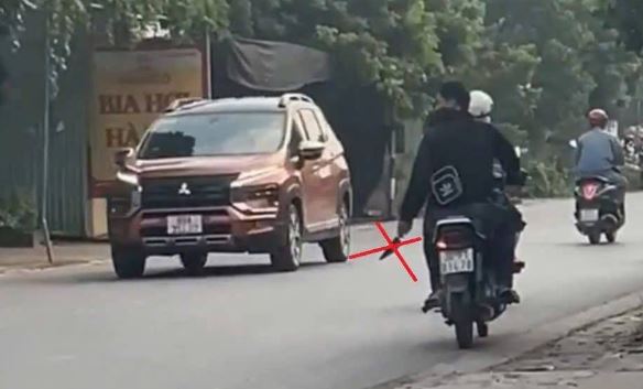 Theo thông tin trên mạng xã hội Facebook lan truyền thì sự việc xảy ra ở Khoái Châu, Hưng Yên. Và cả 2 người đàn ông đều không phải là chồng của nạn nhân, được biết đối tượng manh động SN 1995, còn nạn nhân sinh năm 1985...Clip ghen tuông đâm bạn gái nhiều nhát ở Hưng Yên, Clip ghen tuông đâm bạn gái nhiều nhát ở Khoái Châu, Clip ghen tuông đâm chết bạn gái, Clip nghi ghen tuông vợ đâm chết chồng ở Phú Thọ, Clip ghen tuông nam thanh niên đâm chết bạn gái ở quán cafe rồi tự vẫn, Clip ghen tuông đâm chết người yêu rồi tự tử, Clip ghen tuông sát hại 4 người trong một gia đình ở Đak Lak, Clip tin tức, Clip Pháp Luật, Clip tin tức pháp luật, Viral Clip Today, Viral Video Clip, Clip trend, Clip trend hot nhất hôm nay