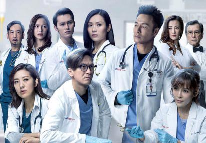 Ban Giám đốc của bệnh viện Minh Thành Bắc đột ngột ra lệnh phải sa thải bớt nhân viên để có thể duy trì bệnh viện. Viện phó Dương Dật Thao và bác sĩ Trưởng khoa Đường Minh cũng vì thế mà nảy sinh mâu thuẫn khi họ bất đồng quan điểm với nhau...Phim Người Hùng Blouse Trắng 2019 Phần 1 Full HD Lồng Tiếng Trọn Bộ, Phim Người Hùng Blouse Trắng Phần 1 lồng tiếng, Phim Người Hùng Blouse Trắng Phần 1 Full HD Online, Phim Người Hùng Blouse Trắng Full Trọn Bộ, Phim Người Hùng Blouse Trắng Full HD Online, Xem Phim Người Hùng Blouse Trắng phần 1 miễn phí trọn bộ, Phim TVB, Phim bộ TVB, Phim bộ Trung Quốc, Phim bộ Trung Quốc 2019, Phim hay về bác sĩ ngành Y Trung Quốc, Watch Full Movie Big White Duel