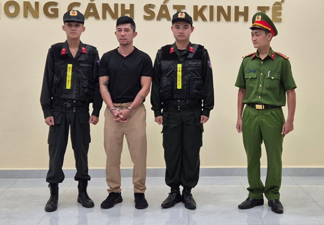 Ca sĩ Lương Bằng Quang bị khởi tố bắt tạm giam, Tin tức nóng 24h trong ngày, Tin tức teen, Tin tức Giải trí, Clip tin tức, Clip Pháp Luật, Clip tin tức pháp luật, ĐIỂM TIN NÓNG HÔM NAY, BẢN TIN NÓNG HÀNG NGÀY, Ngân 98 Lương Bằng Quang, Thuốc giảm cân Ngan 98 Luong Bang Quang, Clip Ngan 98 va Luong Bang Quang public trên bãi cát, Clip Ngan 98 va Luong Bang Quang trên sa mạc, Clip Ngan 98 va Luong Bang Quang public trên sa mạc, Thuốc giảm cân Ngân 98 Luong Bang Quang, Clip livestream mới nhất của Ngân 98 Lương Bằng Quang, Ngân 98 Lương Bằng Quang Livestream mới nhất, Ngân 98 Lương Bằng Quang livestream bán quần áo, Clip mới nhất của Ngan 98 Luong Bang Quang, Ngân 98 Lương Bằng Quang livestream nói chuyện sex, Clip nóng của Ngân 98 Lương Bằng Quang, Clip Ngan 98 Luong Bang Quang show trên sa mạc, Clip Ngan 98 Luong Bang Quang quang cao thuoc giam can cực sexy, Ngân 98 Luong Bang Quang ban thuoc giam can trên facebook