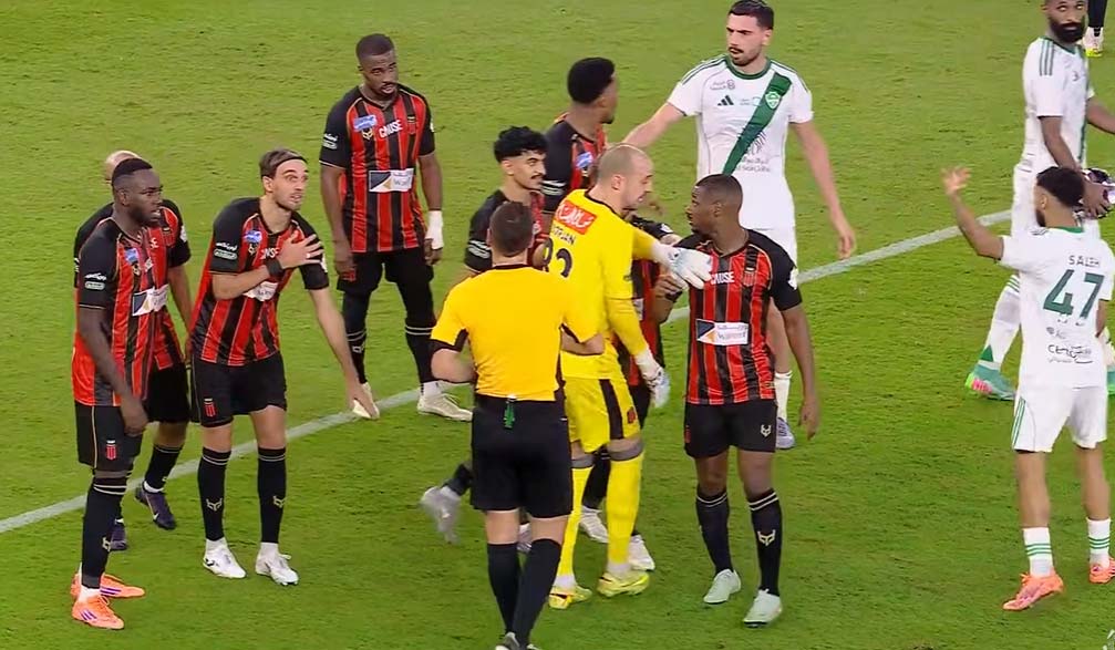 WATCH VIDEO The FRANTIC final minutes of Al Ahli vs Al Riyadh Late goals and action, Al Ahli vs Al Riyadh Full Goals, Video Al Ahli vs Al Riyadh Highlights, Shabab Al-Ahli Football Highlights, Al Ahli Goals Highlights, Al Riyadh Goals Highlights, Al Riyadh Football Highlights, Saudi Pro League Full Goals Highlights, Bóng đá Ả Rập Xê Út, Giải đấu bóng đá Ả Rập Xê Út, Clip kết quả bóng đá Ả Rập Xê Út hôm nay, Result Football Today 2025-11-01, Kết quả bóng đá hôm nay 2025-11-01