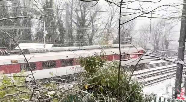 Britain blanketed in snow as Met Office issues rare amber alert for UK areas, VIDEO Britain blanketed in snow as Met Office issues alert for UK areas, Video shock Yorkshire snow, Video Yorkshire covered in snow, Hot news today on the world, Post news hot today, Latest today news video, Hot news today, US news video today, Today news Video, Shock news today, Video Britain submerged in snowstorm
