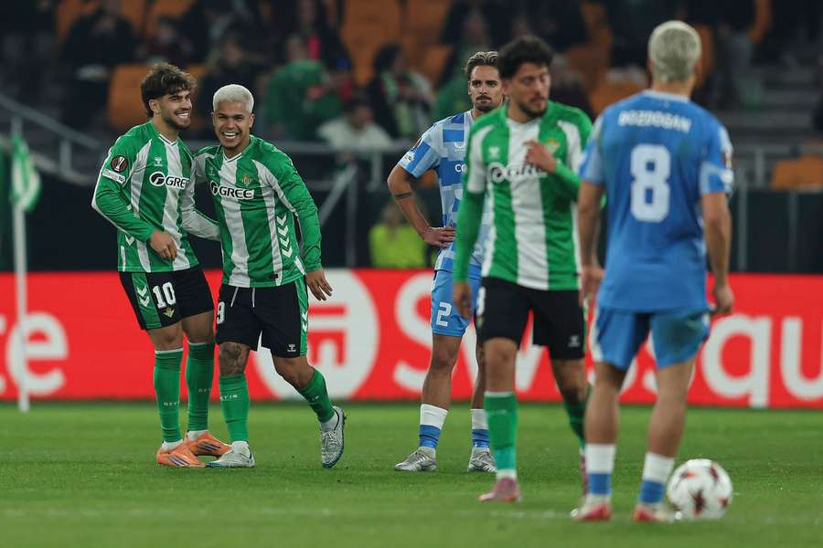 Watch Real Betis 2-1 FC Utrecht Full Extended Highlights & Goals 2025.11.27, UEFA Europa League Full Goals Highlights, Video Real Betis 2-1 FC Utrecht Highlights, See video results Real Betis vs FC Utrecht all goals, Real Betis Full Goals Highight, Utrecht FC Full Goals Highlights, Europa Conference League Full Goals Highlight, Europa League Full Goals Highlight, Clip kết quả bóng đá Europa League hôm nay, Cup C2 Europa League, Result Football Today 2025-11-27, Kết quả bóng đá hôm nay 2025-11-27