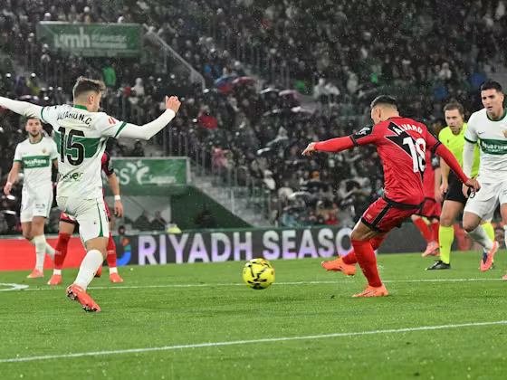 Rayo Vallecano suffered a heavy defeat at the Martínez Valero, their second 4-0 loss of the season. Héctor Fort's early goal didn't seem to trouble Rayo, but Sarabia's men extended their lead after halftime, showcasing the style of football that has brought them so much joy this season. Watch Elche 4-0 Rayo Vallecano Full Extended Highlights & Goals 2025.12.21, La Liga Full Goals Highlight, La Liga Full Highlight, La Liga Highlight, Video Elche 4-0 Rayo Vallecan Highlights, Elche Full Goals Highlight, Rayo Vallecano Full Goals Highlight, Latest Football Highlights, Latest Football Full Highlights, Kết quả bóng đá hôm nay 2025-12-21, Result Football Today 2025-12-21, Clip bóng đá Tây Ban Nha, Clip kết quả bóng đá Tây Ban Nha hôm nay