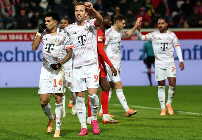 Kane's late goal in the win helped Bayern Munich solidify their position at the top of the Bundesliga table before the winter break, re-establishing a nine-point lead over chasing Dortmund. Conversely, Heidenheim dropped to second-to-last place, remaining in the relegation zone and just one point behind safety. Watch Heidenheim 0-4 Bayern Munich Full Extended Highlights & Goals 2025.12.21, Bundesliga Full Goals Highlight, Video Heidenheim 0-4 Bayern Munich Highlights, Heidenheim Goals Highlights, Bayern Munich Full Goals Highlight, Latest Football Highlights, Latest Football Full Highlights, Kết quả bóng đá hôm nay 2025-12-21, Result Football Today 2025-12-21, Clip bóng đá Đức, Clip bóng đá ngoại hạng Đức, Clip kết quả bóng đá Đức hôm nay
