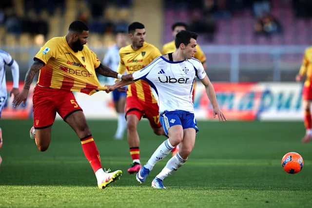 Como got back on track with a comfortable win against Lecce, with goals from Nico Paz, Jacobo Ramon and Tasos Douvikas. WATCH Lecce 0-3 Como Full Extended Highlights & Goals 2025.12.27, Serie A Full Goals Highlight, Serie A Highlight, Video Lecce 0-3 Como Highlights, Lecce Full Goals Highlights, Como Goals Highlights, Clip bóng đá Ý, Clip kết quả bóng đá Ý Italia hôm nay, Latest Football Full Highlights, Latest Football Highlights, Result Football Today 2025-12-27, Kết quả bóng đá hôm nay 2025-12-27