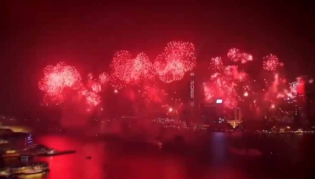 Kyiv is the only capital on earth where New Year arrives in silence. While the world celebrates with fireworks, Ukrainians have to listen for drones. Kyiv’s Silent New Year: While the World Celebrates, Ukraine Listens for Drones, A Silent New Year in Kyiv: Remember Who Took Fireworks Away from Ukraine, Why New Year’s Eve in Kyiv Is Silent While the World Celebrates, New Year in Kyiv: No Fireworks, Only the Sound of Drones, Kyiv’s Silent New Year, When New Year Comes in Silence: Kyiv Under Threat, Kyiv’s Silent New Year: How War Changed New Year’s Eve in Ukraine, Ukraine’s Silent New Year: Kyiv Celebrates Without Fireworks Due to War, Happy New Year 2026 Around The World, Happy New Year Australia Welcomes 2024 With Fireworks VIDEO, Video New York Happy New Year 2024, Video Happy New Year 2024, Latest today news video, News hot today, Today news Video, Hot news today on the world