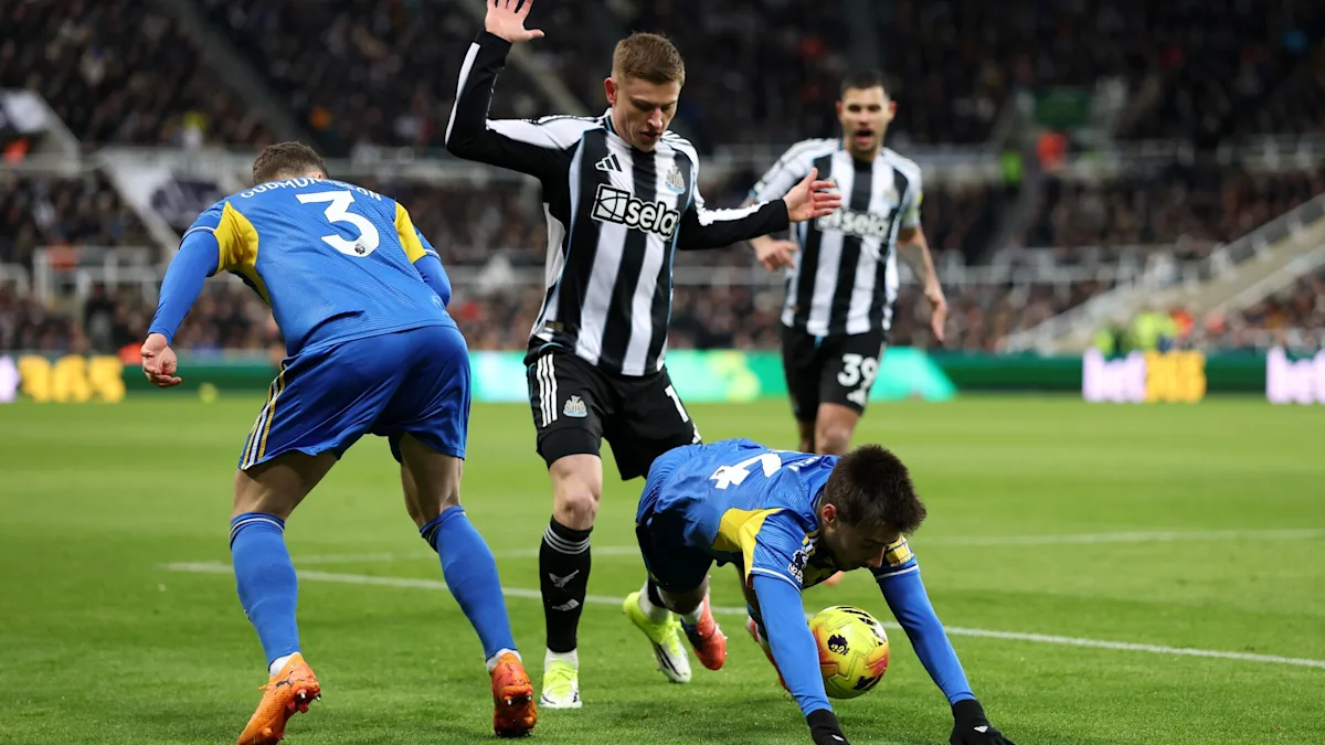 In the early hours of January 8th, Newcastle defeated Leeds 4-3 with two goals in injury time in the second half of their Premier League matchday 21 game. WATCH Newcastle United 4-3 Leeds Full Highlights Extended & Goals 2026.01.07, Premier League Full Highlight, Premier League Full Goals Highlight, Video Newcastle United 4-3 Leeds highlights, Video Newcastle United 4-3 Leeds result, Newcastle United Full Goals Highlights, Leeds Utd Full Goals Highlight, Latest Football Highlights, Latest Football Full Highlights, Result Football Today 2026-01-07, Kết quả bóng đá hôm nay 2026-01-07, Xem trực tiếp bóng đá ngoại hạng Anh, Trực tiếp bóng đá ngoại hạng Anh, Clip kết quả bóng đá Ngoại Hạng Anh hôm nay, Xem bóng đá trực tiếp ngoại hạng Anh, Clip bóng đá ngoại hạng Anh