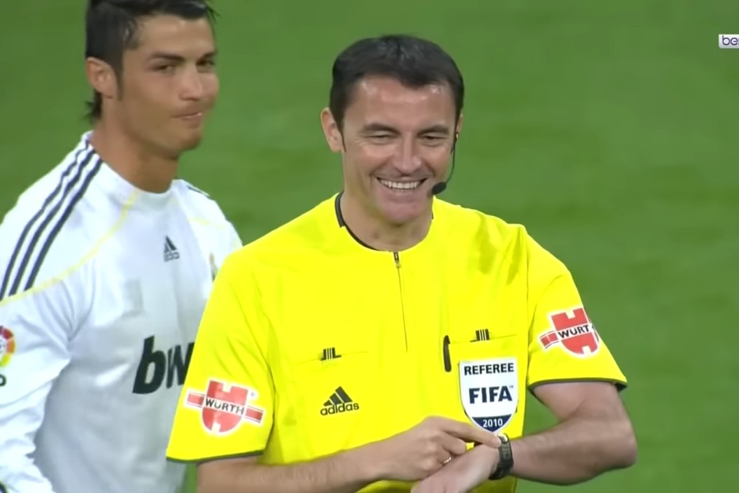 This match is one of the most iconic El Clásico encounters in La Liga history. Played at the Santiago Bernabéu, FC Barcelona delivered a dominant performance, defeating Real Madrid 6-2, REAL MADRID vs BARCELONE La LIGA 2009-2010 FULL MATCH, Real Madrid vs FC Barcelona - La Liga 2009-2010, Real Madrid vs FC Barcelona 2009-10 Full Game, Real Madrid Full Goals Highlight, Barcelona Full Goals Highlight, Football Full Match, Full Match Football Match, FULL MATCH Football, Latest Football Full Highlights, Latest Football Highlights, La Liga Full Highlight, La Liga Full Goals Highlight, La Liga Highlight