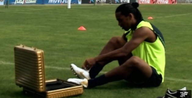 Ronaldinho Hits the Crossbar Again and Again Unbelievable Skill, The Legendary Ronaldinho Crossbar Challenge (2005 Viral Ad), Ronaldinho’s Insane Crossbar Accuracy Football Magic, When Ronaldinho Made the Crossbar Look Easy, The Viral Ronaldinho Nike Video That Broke the Internet, Video legendary football moments, Legendary football match, Legendary football skills, Clip huyền thoại Ronaldinho, Clip Ronaldinho làm xiếc trên sân bóng, Ronaldinho Skills That Made Commentators Went Crazy, Clip qua người thần sầu của Ronaldinho, Ronaldinho's Circus-Like Ball Dribbling, Ronaldinho Beckham Reunion, Kỹ thuật Ronaldinho, Clip Ronaldinho làm xiếc trên sân cỏ, Football Full Goals Highlight, Football Full Highlight, Latest Football Highlights, Latest Football Full Highlights, ronaldinho, ronaldinho crossbar challenge, ronaldinho viral video, ronaldinho nike commercial, ronaldinho skills, ronaldinho trick shot, football crossbar challenge, legendary football moments, ronaldinho 2005, ronaldinho accuracy, football skills compilation, ronaldinho freestyle, soccer trick shots, football viral videos, ronaldinho magic