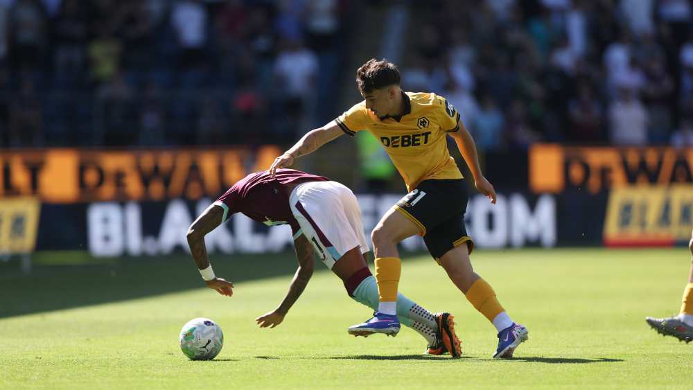 Watch latest football highlights Burnley 1-1 Wolverhampton Wanderers highlights from the Premier League played on 24 May 2026. The video above features the goals and key moments from Burnley vs Wolverhampton Wanderers, allowing fans to relive the action from this match. WATCH Burnley 1-1 Wolverhampton Full Highlights Extended 2026.05.24, Premier League Full Goals Highlight, Premier League Full Highlight, Video Burnley vs Wolverhampton all goals & highlights, Burnley Full Goals Highlight, Wolverhampton Full Goals Highlights, Latest Football Full Highlights, Latest Football Highlights, Kết quả bóng đá hôm nay 2026-05-24, Result Football Today 2026-05-24, Football Full Highlight, Football Full Goals Highlight