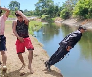 Comedy Video Compilation Laughing so hard my stomach hurts, Comedy Video Compilation, Funniest Accidents Compilation That Will Make You Cry Laughing, Try Not To Laugh Challenge, The Funniest Moments Ever Caught on Camera, Video These Pranks Went Completely Out of Control, Collection These Pranks Went Completely Out of Control, Clip những pha chơi khăm cười bể bụng, Clip những pha chơi khăm hài hước nhất, Clip tổng hợp những pha chơi khăm, Clip tổng hợp những pha nghịch ngu nhất thế giới, Clip Pranks Collection, Hilarious prank clips, Funny prank clips, Compilation of pranks, Compilation of the world's silliest pranks, Clip hài hước, Clip giải trí, Clip giải trí trên mạng xã hội, Clip Lam Only giải nai cởi trần truồng trên sóng live trim, Clip Mới Nhất Hôm Nay