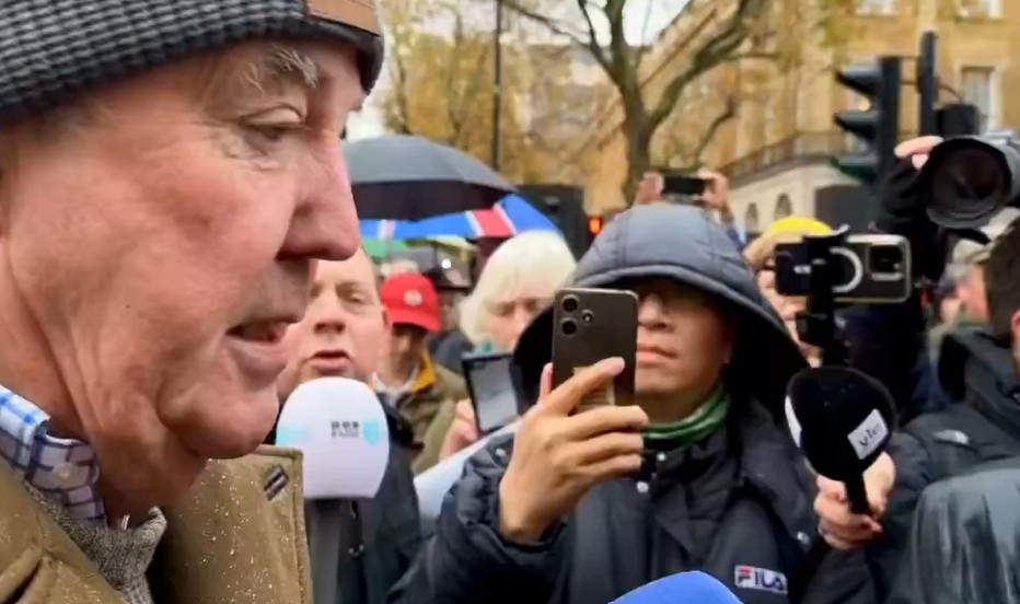 Jeremy Clarkson Farmers Protest Interview, Jeremy Clarkson Victoria Derbyshire Debate, UK Family Farm Inheritance Tax Discussion, Clarkson BBC Interview Viral Moment, British Farmers Protest Tax Policy, Jeremy Clarkson Farming Policy Comments, UK Agriculture And Inheritance Tax Debate, BBC Reporter And Jeremy Clarkson Exchange, Family Farms Tax Reform United Kingdom, Clarkson Comments On Government Spending, Farmers Protest News United Kingdom, Rural Policy And Agricultural Taxation Debate, Jeremy Clarkson Clashes With BBC Reporter at Farmers’ Protest, Jeremy Clarkson Defends Farmers During Tense BBC Interview, Clarkson vs BBC: Fiery Debate Over Inheritance Tax and Family Farms, US news today, Hot news today, News hot today, Post news hot today, Hot news today on the world, US today news, Today news Video, US news video today, Shock news today