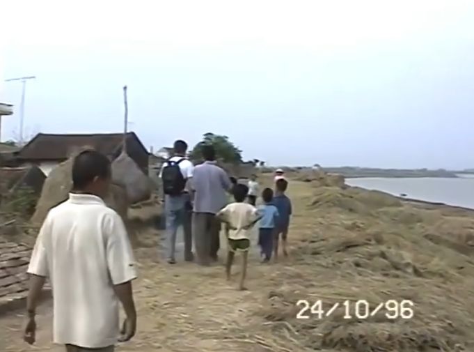Clip phóng sự Ký Ức Tuổi Thơ Trở về miền quê Bắc Bộ Việt Nam những năm 90, Video phóng sự Ký Ức Tuổi Thơ Xưa, Clip khói bếp lam chiều ngày xưa, Video phóng sự bếp củi bếp rơm cũ ngày xưa, Clip phóng sự bếp xưa, Video phóng sự Ký Ức Tuổi Thơ Xưa, Miền Quê Bắc Bộ Việt Nam Những Ngày Xưa của năm 80-90 bồi hồi xao xuyến, Clip phóng sự ký ức xưa miền Bắc Việt Nam những năm 90, Clip phóng sự cho tôi xin một vé đi tuổi thơ, Clip phóng sự hoài niệm miền quê Bắc Bộ những năm 80-90, Clip phóng sự ký Ức Tuổi Thơ Xưa, Clip phóng sự Chiều 30 Tết ở làng quê Miền Bắc Việt Nam, Clip ý nghĩa về chiều 30 Tết làng quê, Clip phong sự Tết Xưa Ở Miền Bắc Một Thời Tết Nghèo Nhưng Ấm, Phóng sự Tết xưa Việt Nam, Clip Tết xưa ở Việt Nam, Clip quay lại Tết xưa miền Bắc, Tết xưa ở Miền Bắc, Phim hài Tết Xuân Bắc, Phim Tết xưa Việt Nam, Hài Tết dân gian Xuân Bắc, Phim hài Tết làng quê xưa, Xem phim Tết ngày xưa Khách Đến Chơi Nhà, Phim Tết ngày xưa, Phim Tết Việt Nam xưa Ngày Tết Nhiệm Màu, Phim Tết cổ truyền ngày xưa Việt Nam, Phim hài Tết xưa Việt Nam, Phim Tết xưa ý nghĩa, Hài Tết dân gian Xuân Hinh, Phim hài Tết Xuân Bắc Tự Long Quốc Khánh, Hài Tết Xuân Hinh, Hài Tết xưa, Phim Tết ngày xưa Việt Nam, Phim Hài Tết Làng Quê Xưa Xuân Cồ Bịt Trống, Phim Tết Xưa Tết Này Ai Đến Xông Nhà, Hài Tết dân gian Cả Ngố Xuân Bắc Hiệp Gà Kim Xuyến Tự Long, Phim Tết Việt nam xưa, Hài Tết Xuân Bắc, Tiểu phẩm hài Tết xưa, Phóng sự về Tết Xưa hay nhất, Video phóng sự Tết xưa, Full clip Tết xưa ở miền quê Việt Nam, Clip Tết xưa ở vùng quê Việt Nam, Clip tin tức, Clip Đời Sống Du Lịch, Clip đời sống, Clip Tết xưa miền Tây, Clip Tết xưa miền Trung, Clip ký ức miền quê Bắc Bộ Việt Nam những năm 80 90