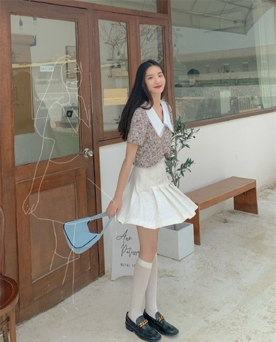 Thiên thần bóng rổ cao 1,78m với đôi chân dài miên man mặt xinh như thiên thần