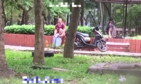 Clip cặp đôi làm tình ở công viên Hồ Linh Đàm, Full Clip cặp đôi sex ở công viên, Clip cặp đôi chịch nhau ở công viên, Clip cặp đôi xoạc ở công viên, Clip cặp đôi mây mưa ở công viên, Clip sex việt nam, Phim sex việt nam, Lộ clip sex, Clip sex gái Việt, Clip sex công viên