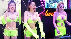 DJ Ngân 98 Ngực Nảy như 2 quả dừa khổng lồ, DJ Ngân 98 ngực siêu to khổng lồ, DJ Ngân 98, DJ Ngân 98 khoe ngực đẹp, DJ Ngân 98 ngực đẹp cực to, Clip DJ Ngân 98 show ngực to như 2 quả bưởi, Clip ngực DJ Ngân 98, Ngân 98 DJ ngực to sexy, Ngân 98 gợi tình trên facebook, Clip nóng của Ngân 98, Ngân 98 là ai, Ngân 98 khoe ngực to, Ngân 98 khoe vếu to, Ngân 98 vú to, Ngân 98, Clip Ngân 98, Clip Ngân 98 Bikini sexy, Ảnh Ngân 98 sexy, Clip Ngan 98 sexy lọt khe, Ảnh nóng Ngân 98, Ảnh Ngân 98 bikini sexy