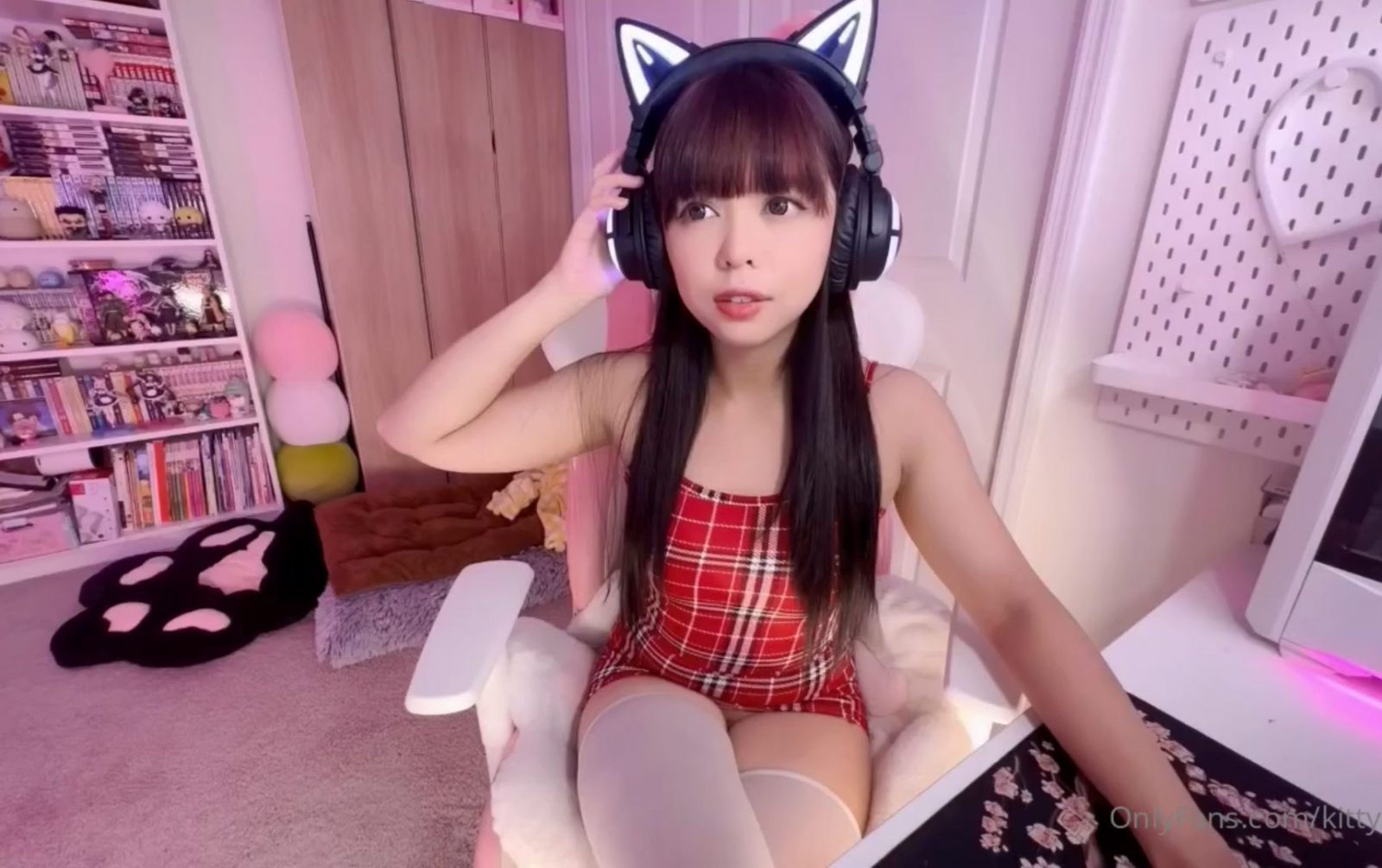 Nữ Streamer Xinh Đẹp Vô Tình Lộ Ngực Trên Livestream, Em gái Streamer xinh đẹp lộ vú trên sóng livestream, Clip nữ streamer lộ vú, Clip nữ streamer xinh đẹp lộ vú, Nữ streamer xinh đẹp lộ hàng, Clip streamer Anna Gấu mặc áo dài, Thông tin về streamer Anna Gấu 33, Clip Streamer MinMin 9X show ngực, Full Clip streamer Anna Gấu, Streamer MinMin 9X, Streamer Anna Gấu 33, Streamer Phan Trâm Anh, Streamer show ngực cực nưng, Clip hot girl streamer ngực khủng
