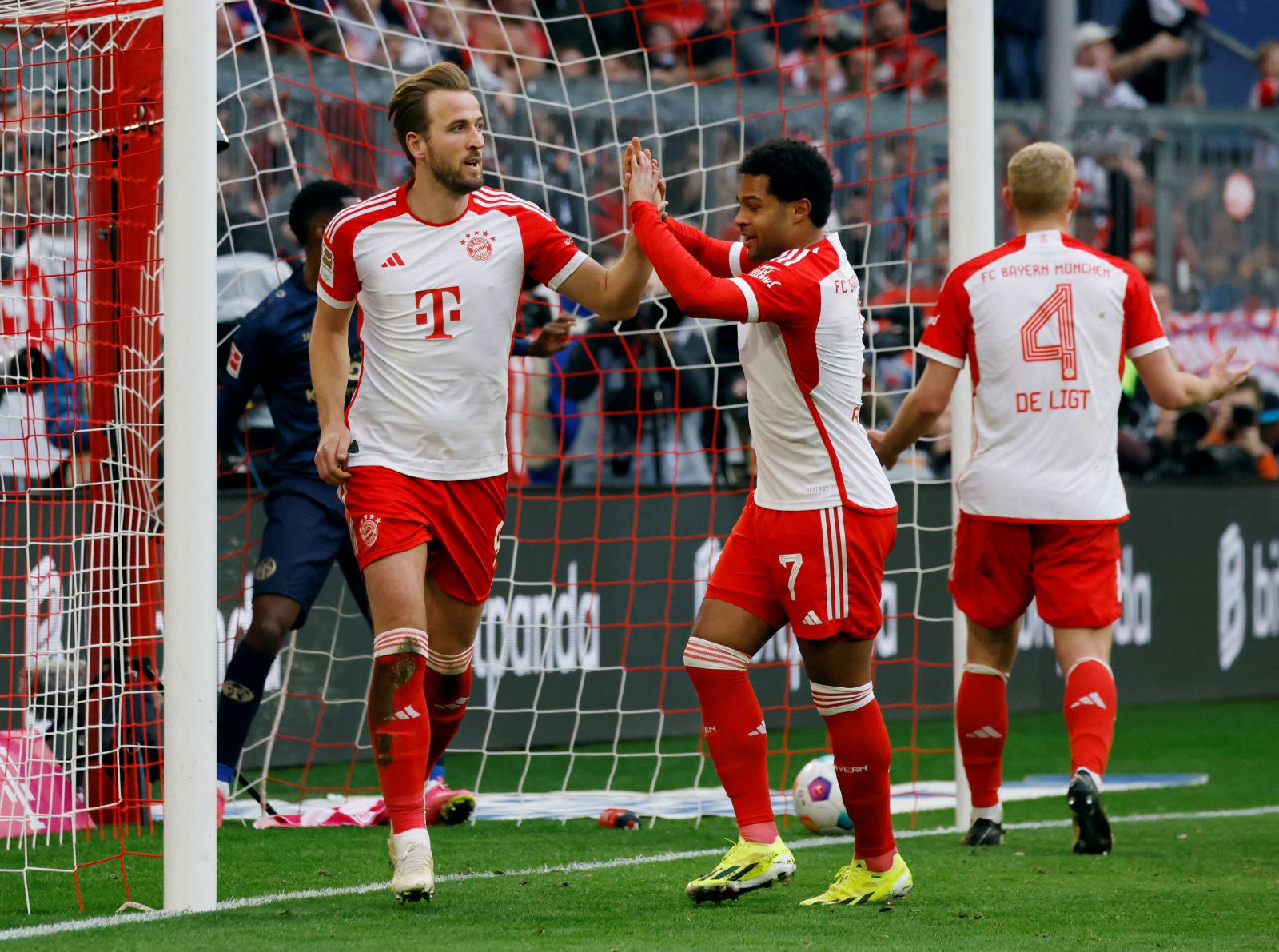 Watch Video Bayern Munich 8-1 Mainz 05 2024.03.09 Harry Kane Hat-trick, Bundesliga Full Goals Highlight, Video Bayern Munich 8-1 Mainz 05 highlights, Clip highlights Bayern Munich 8-1 Mainz 05, See live result Bayern Munich 8-1 Mainz 05, Clip kết quả Bayern Munich 8-1 Mainz 05, Video bàn thắng Bayern Munich 8-1 Mainz 05, Bayern Munich Full Goals Highlight, Mainz 05 Full Goals Highlight, Clip bóng đá Đức, Clip bóng đá ngoại hạng Đức, Clip kết quả bóng đá Đức hôm nay