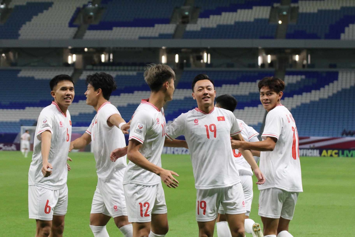 Xem Highlights U23 Việt Nam 3-1 U23 Kuwait 2024.04.17 Vĩ Hào tỏa sáng, VCK U23 Châu Á, Chung Kết U23 Châu Á, Clip gái xinh cởi áo mừng đội tuyển Việt Nam vào chung kết U23 Châu Á, Clip chung kết Asiad 2023, Highlights U23 Việt Nam 3-1 U23 Kuwait, Clip U23 Việt Nam 3-1 U23 Kuwait highlights, Clip bàn thắng U23 Việt Nam 3-1 U23 Kuwait, Video kết quả U23 Việt Nam 3-1 U23 Kuwait