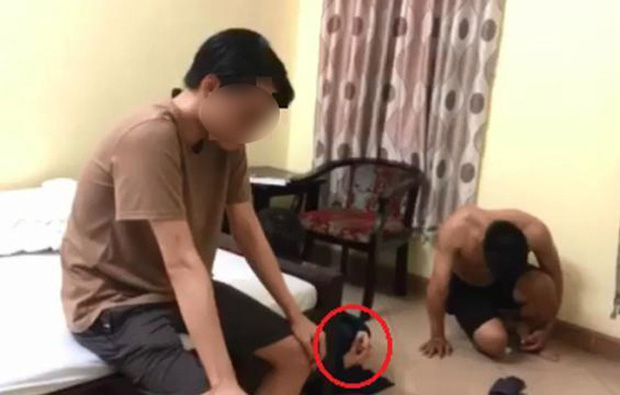 Full clip mẹ chồng bắt quả tang con dâu trong nhà nghỉ, Clip mẹ chồng bắt tại trận con dâu trong nhà nghỉ với nhân tình, Clip mẹ chồng bắt quả tang con dâu ngoại tình trong nhà nghỉ, Clip mẹ chồng bắt quả tang con dâu quan hệ với nhân tình trong nhà nghỉ, Clip mẹ chồng đánh ghen con dâu trong nhà nghỉ, Clip mẹ chồng con dâu trong nhà nghỉ, Clip con dâu trần truồng cùng nhân tình bị mẹ chồng bắt quả tang, Clip mẹ chồng bắt được con dâu trần truồng trong nhà nghỉ với bồ, Clip đánh ghen trong nhà nghỉ, Đánh ghen, Đánh ghen mới nhất ở Hà Nội, Đánh ghen Hà Nội, Clip Đánh ghen đổ máu, Clip Đánh ghen mới nhất, Clip đánh ghen cởi đồ