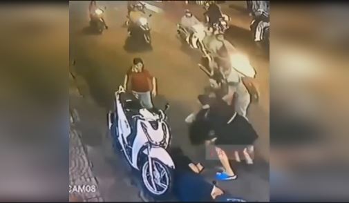 Clip Thanh niên Tinh Tướng hỏi đường, Clip thanh niên hỏi đường Tinh Tướng, Clip nam thanh niên hỏi đường bị đánh, Clip nam thanh niên rút dao hỏi đường bị đánh, Clip nam thanh niên bị bạn gái đâm chết vì nói chia tay, Clip nam thanh niên hỏi đường bị đánh là ai