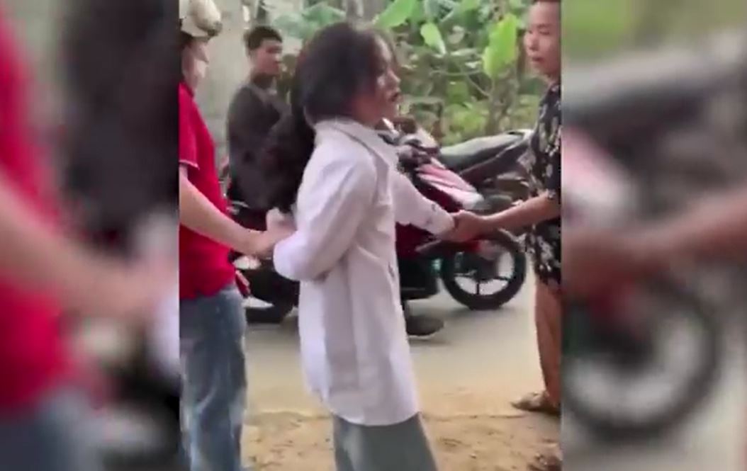 Clip nữ sinh bị 2 người đàn ông đánh hội đồng, Clip nữ sinh bị 2 người lớn đánh hội đồng, Clip nữ sinh bị đánh hội đồng, Clip nữ sinh đánh hội đồng trong lớp học, Clip nữ sinh Đồng Nai bị đánh hội đồng, Clip nữ sinh bị đánh hội đồng trong nhà vệ sinh, Clip nữ sinh cấp 2 bị đánh hội đồng, Clip nữ sinh đánh hội đồng, Clip nhóm nữ sinh đánh nhau hội đồng, Clip 2 nữ sinh Đồng Nai bị đánh hội đồng dã man, Clip nữ sinh lớp 6 bị đánh hội đồng, Clip nữ sinh lớp 6 Thanh Hóa bị đánh hội đồng, Clip nữ sinh đánh nhau hội đồng, Clip nữ sinh bị đánh hội đồng trong toilet, Clip nữ sinh Thanh Hóa bị đánh hội đồng bắt quỳ, Clip nữ sinh bị đánh hội đồng lột đồ, Clip 2 nữ sinh 14 tuổi Đồng Nai bị đánh hội đồng