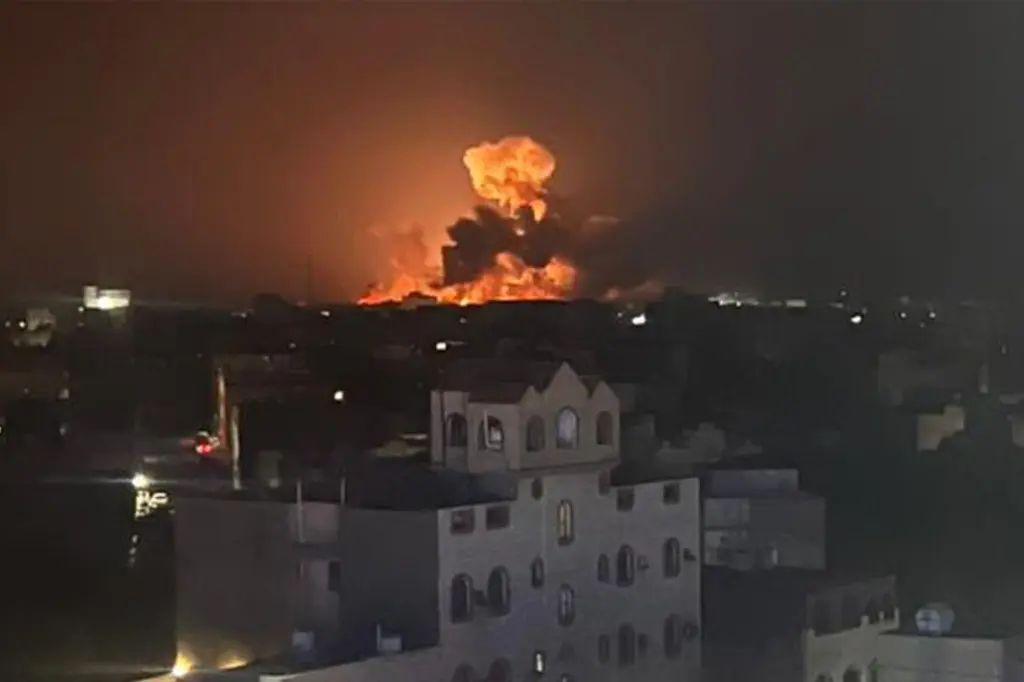 VIDEO Houthi rebels say US will pay a 'heavy price' for strikes that killed 5 injured 6, The joint US-UK strikes on Yemen, Video clip US and UK carry out strikes across Yemen in response to Houthi attacks, Clip US UK Yemen, Houthi rebels have said the US and UK, Clip US and UK forces struck five regions of Yemen under Houthi control on Thursda, US today news, Shock news today, Hot news today, Today news Video, US news today, Post news hot today, Yemens news, US news video today, News hot today, Hot news today on the world, Latest today news video