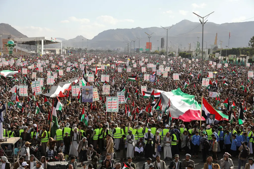 VIDEO Houthi rebels say US will pay a 'heavy price' for strikes that killed 5 injured 6, The joint US-UK strikes on Yemen, Video clip US and UK carry out strikes across Yemen in response to Houthi attacks, Clip US UK Yemen, Houthi rebels have said the US and UK, Clip US and UK forces struck five regions of Yemen under Houthi control on Thursda, US today news, Shock news today, Hot news today, Today news Video, US news today, Post news hot today, Yemens news, US news video today, News hot today, Hot news today on the world, Latest today news video