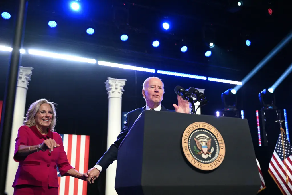 Social media mocks Biden being led offstage by first lady after Jan. 6 remarks, President Biden, White House, She’s walking him Jose Biden off the stage like a child, Jill, Ed.D., escorts Biden off the stage following his remarks, Clip Donald Trump Disqualified, News hot today, Video Social media mocks Biden being led offstage by first lady, Post news hot today, Hot news today, Hot News Video, Video news hot, Hot news today on the world