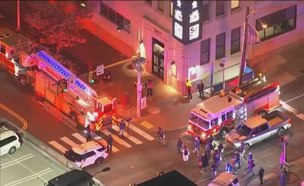 Philadelphia news, VIDEO Man killed on train during fight in Philadelphia, Disturbing footage Philadelphia, Clip of man being pushed onto train tracks and stabbed to death at Philadelphia, Video clip Market-Frankford, Clip of 2 men arguing near train tracks in Philadelphia, The two men are seen arguing near the subway platform’s edge as the train can be heard pulling into the station, Today News Philadelphia, Today news Video, Hot news today, News hot today, US news video today, US news today, US today news, Post news hot today, Hot news today on the world
