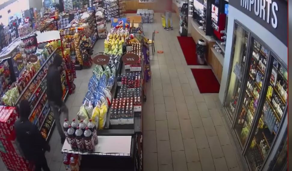 Raw VIDEO Texas convenience store worker shot and killed over bag of chips by alleged shoplifters, VIDEO Convenience store employee killed after altercation over stolen chips, RAW VIDEO Surveillance video shows shoplifting incident before gas station clerk is shot and killed, Crime Movies, VIDEO CRIME NEWS, Footage crime video, Suspects wanted after clerk killed over stolen bag of chips in Humble, Texas convenience store worker shot and killed over bag of chips by alleged shoplifters, Humble convenience store clerk confronts shoplifters before being shot to death, US news today, Latest today news video, Hot news today, Shock news today