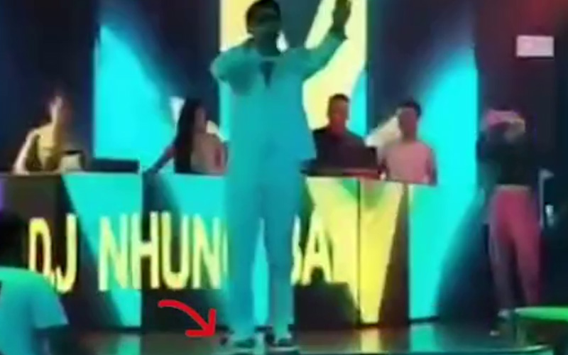 Clip Chu Bin vãi cứt ra sân khấu, Clip Chu Bin rơi cứt ra sân khấu, Clip nhảy trong bar quá sung Chu Bin vãi cứt ra sân khấu, Clip Chu Bin bĩnh ra sân khấu vì nhảy sung, Clip nhảy sung Chu Bin rơi cứt ra sân khấu, Sự cố Chu Bin, Clip sự cố Chu Bin mới nhất, Chu Bin nói về sự cố rơi cứt ra sân khấu, Chu Bin nói về sự cố bĩnh ra sân khấu, Clip teen, Clip giải trí, Video giải trí, Tin tức Giải trí, Clip trend hot nhất hôm nay