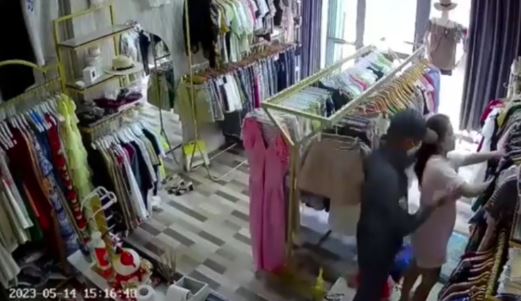 Clip cưỡng hiếp chủ shop quần áo mới nhất, Clip cưỡng hiếp chủ cửa hàng quần áo mới nhất, Clip cưỡng hiếp chủ shop quần áo, Clip cưỡng hiếp chủ cửa hàng quần áo, Clip bắt đối tượng cưỡng hiếp nữ chủ cửa hàng quần áo ở Vĩnh Phúc, Clip cưỡng hiếp nữ chủ cửa hàng quần áo ở Vĩnh Phúc, Clip đối tượng biến thái cầm dao cưỡng hiếp nữ chủ cửa hàng quần áo, Clip đối tượng biến thái cưỡng hiếp nữ chủ cửa hàng quần áo, Clip cưỡng hiếp, Clip chủ nhà tung cước hạ gục tên trộm đồ lót biến thái, Clip tên biến thái gửi thư xin ngủ cùng cô gái trẻ, Clip tên trộm đồ lót biến thái, Clip dâm tặc sàm sỡ cô gái ở nhà trọ, Nữ sinh viên viết đơn tố cáo Giảng Viên Đại Học sàm sỡ, Clip chủ tịch xã ở Thanh Hóa sàm sỡ ôm hôn nữ sinh lớp 10, Clip đối tượng sàm sỡ cô gái ở nhà trọ lúc đêm khuya, Clip cô gái bị sàm sỡ ở nhà trọ, Giảng viên Đại Học Hà Nội sàm sỡ ôm hôn nữ sinh, Clip chủ tịch xã Thanh Hóa sàm sỡ nữ sinh, Đơn tố cáo Giảng Viên Đại Học Hà Nội sàm sỡ nữ sinh, Clip cô gái bị nam thanh niên sàm sỡ ở nhà trọ Hà Nội, Clip chủ tịch xã Xuân Thắng ôm hôn sàm sỡ nữ sinh, Clip quấy rối tình dục, Quấy rối tình dục nơi làm việc, Quấy rối tình dục nơi công sở, Giảng viên Đại Học Hà Nội quấy rối tình dục nữ sinh viên, Quấy rối tình dục công sở