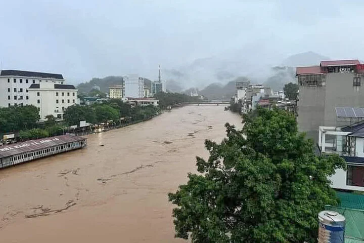 Clip Hà Giang mưa lũ ngập lụt KINH HOÀNG, Clip lũ lụt ở Hà Giang, Clip mưa lớn lũ lụt ở Hà Giang, Clip tin tức, Tin tức đời sống, Clip đời sống, Clip Đời Sống Du Lịch, Hà Giang lũ lụt KINH HOÀNG