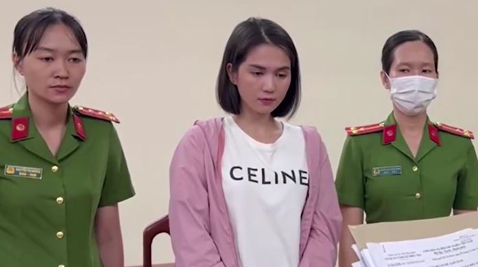 Clip Ngọc Trinh bị bắt tạm giam, Clip Ngọc Trinh bị còng tay, Clip Ngọc Trinh bật khóc vì bị tắt tạm giam, Đi xe phân khối lớn thả 2 tay Ngọc Trinh bị bắt tạm giam 3 tháng, Ngọc Trinh bị bắt tạm giam 3 tháng, Clip Ngọc Trinh bị bắt tạm giam vì đi xe phân khối lớn thả 2 tay, Clip Ngọc Trinh đứng 2 chân một bên xe, Ngọc Trinh thả 2 tay để xe tự chạy, Ngọc Trinh ngồi một bên yên xe để tự chạy, Người mẫu nội y Ngọc Trinh bị bắt tạm giam, Gái xinh người mẫu vú đẹp thả rông, Nữ hoàng nội y Ngọc Trinh bị bắt tạm giam, Clip Ngọc Trinh lái xe máy phân khối lớn bỏ 2 tay, Clip Ngọc Trinh lái motor phân khối lớn, Lái xe motor phân khối lớn bỏ 2 tay Ngọc Trinh phải ngồi xe lăn, Clip Ngọc Trinh lái xe phân khối lớn, Clip Ngọc Trinh lái motor phân khối lớn bỏ 2 tay, Clip Ngọc Trinh đi xe phân khối lớn, Clip Ngọc Trinh đi motor phân khối lớn