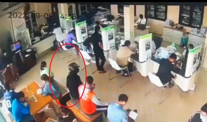 Clip cướp ngân hàng ở Đồng Nai, Toàn cảnh clip cướp ngân hàng ở Đồng Nai, Clip dùng súng cướp ngân hàng ở Đồng Nai, Toàn cảnh clip nổ súng cướp ngân hàng ở Đồng Nai, Nghi phạm cướp ngân hàng ở Đồng Nai bị bắt, Bắt nghi phạm cướp ngân hàng ở Đồng Nai, Clip đối tượng cướp ngân hàng ở Đồng Nai, Ngân hàng ở Đồng Nai bị cướp, Đã bắt được đối tượng cướp ngân hàng ở Đồng Nai chưa, Thông tin đối tượng cướp ngân hàng ở Đồng Nai, Nhân thân đối tượng cướp ngân hàng ở Đồng Nai, Đối tượng cướp ngân hàng ở Đồng Nai là ai, Clip đối tượng sàm sỡ cô gái ở nhà trọ lúc đêm khuya, Clip đối tượng đấm đá nữ sinh sau va chạm giao thông, Clip bắt đối tượng Lê Tấn Thành đánh nữ sinh dã man sau va chạm giao thông, Clip đối tượng đánh nữ sinh dã man sau khi gây tai nạn giao thông, Clip công an bắt  đối tượng Lê Tấn Thành, Clip đối tượng hành hung dã man nữ sinh sau va chạm giao thông, Clip cô gái cởi trần truồng đi bộ ở Nguyễn Trãi Hà Nội, Clip gái xinh Hà Nội cởi trần truồng đi đường Nguyễn Trãi, Clip cô gái trẻ đẹp cởi trần truồng đi giữa đường Nguyễn Trãi Hà Nội, Clip cô gái trần truồng Nguyễn Trãi, Clip gái xinh Hà Nội ngáo đá cởi trần truồng đi giữa đường Nguyễn Trãi, Clip cô gái trần truồng Nguyễn Trãi Hà Nội, Clip cô gái cởi trần truồng ở Nguyễn Trãi, Clip đánh ghen lột đồ ở Bắc Ninh, Clip đánh ghen lột đồ trần truồng giữa đường, Clip đánh ghen lột đồ lộ ti, Clip gái xinh bị đánh ghen lột đồ trong nhà nghỉ, Clip đánh ghen lột đồ lộ vú, Clip đánh ghen lột đồ, Giảng viên Đại Học Hà Nội sàm sỡ ôm hôn nữ sinh, Clip dâm tặc sàm sỡ cô gái ở nhà trọ, Clip cô gái bị sàm sỡ ở nhà trọ