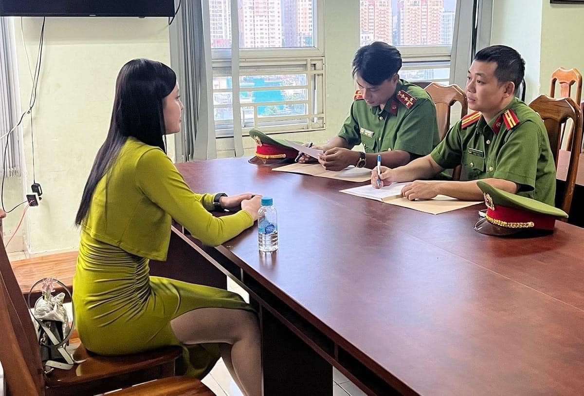 Tiếp Viên Hàng Không bán dâm, Người Mẫu Ảnh nổi tiếng bám dâm, Tin tức nóng 24h trong ngày, Tiếp viên hàng không, Nữ tiếp viên hàng không lộ clip nóng, Clip phân tích việc 4 nữ tiếp viên hàng không được trả tự do, Nữ tiếp viên hàng không lộ clip nhạy cảm, Nữ tiếp viên hàng không gợi cảm khoe ngực đẹp nóng bỏng, Tại sao 4 nữ tiếp viên hàng không được trả tự do, Clip soi chiếu phát hiện 4 nữ tiếp viên hàng không vận chuyển ma túy, 4 nữ tiếp viên hàng không được trả tự do, Tại sao không truy cứu trách nhiệm hình sự 4 nữ tiếp viên hàng không, Clip gợi cảm nữ tiếp viên hàng không, 4 nữ tiếp viên hàng không Airline, 4 tiếp viên hàng không vận chuyển ma túy là ai, Clip 4 nữ tiếp viên hàng không được trả tự do, Tại sao 4 nữ tiếp viên hàng không KHÔNG bị khởi tố, Thực hư chuyện 4 nữ tiếp viên hàng không vận chuyển ma túy, Nữ tiếp viên hàng không gợi cảm khoe vếu khủng, Danh tính 4 nữ tiếp viên hàng không vận chuyển ma túy