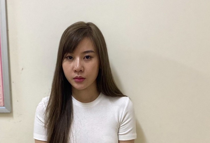 Clip cô gái Đak Lak dùng xe ô tô tông vào xe người khác, Clip cô gái xinh đẹp Buôn Ma Thuật dùng ô tô tông vào xe người khác, Clip em gái dùng ô tô tông vào xe ô tô người khác, Clip em gái xinh đẹp manh động lái ô tô tông vào xe người khác, Clip giao thông quên kéo phanh tay ô tô, Clip giao thông vừa nằm vừa lái xe, Video clip giao thông, Clip mâu thuẫn trên bàn nhậu cô gái xinh đẹp tông ô tô vào người khác, Clip tai nạn giao thông, Giao thông quanh ta, Clip tin tức pháp luật
