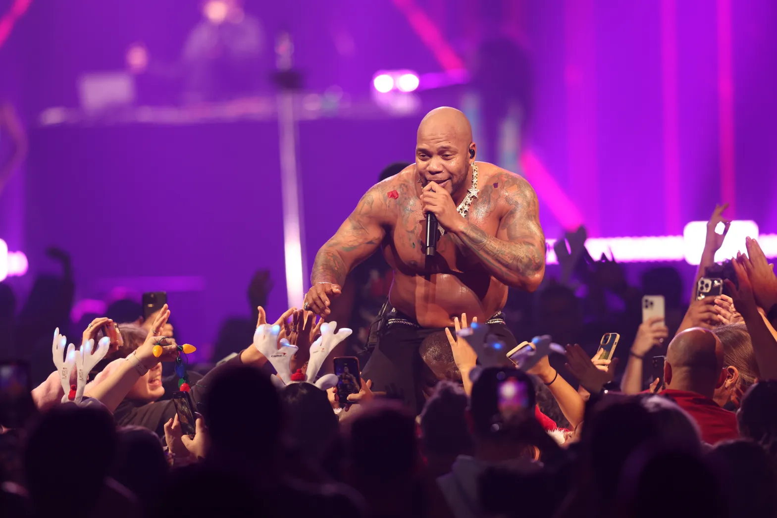 iHeartRadio Y100, Jingle Ball 2023, iHeartRadio Y100s Jingle Ball 2023 at Amerant Bank Arena, Video Inside iHeartRadio Y100s Jingle Ball 2023, Video giải trí, Clip giải trí, Nicki Minaj, AJR, Flo Rida, Ludacris and more Hit the Stage at iHeartRadio Y100's Jingle Ball