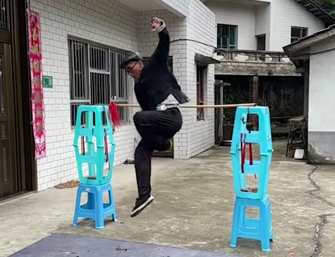 Clip cụ ông 70 tuổi biểu diễn võ thuật Đỉnh Cao khó tin, Clip cụ ông biểu diễn võ thuật cực đỉnh, Clip cụ ông thể hiện võ thuật đỉnh cao, Clip võ thuật đẳng cấp của cụ ông, Clip cụ ông võ thuật, Võ thuật, Clip biểu diễn võ thuật